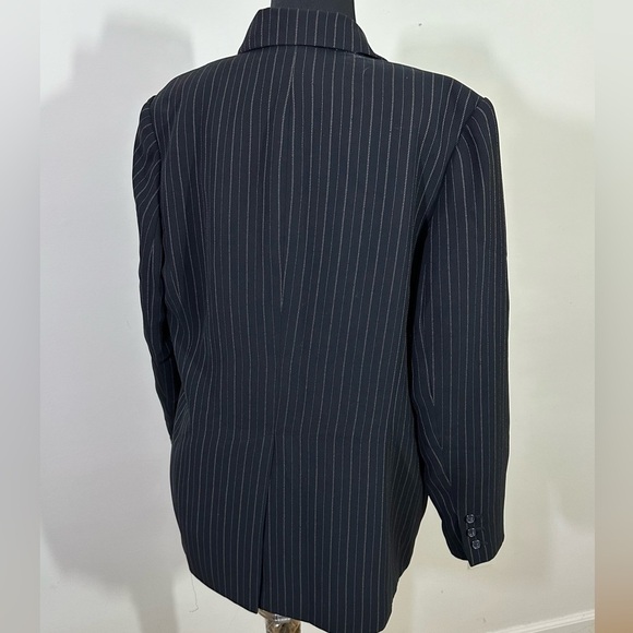Laura Scott sz 12 blazer black pin stripe. Two button   Front pockets - Picture 10 of 14